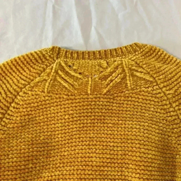 Tommy Bahama - long sleeve  Chenille sweater. Size 4. - Picture 5 of 5